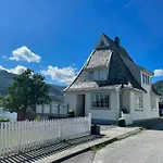 Renovated 1918 House By The Sea In