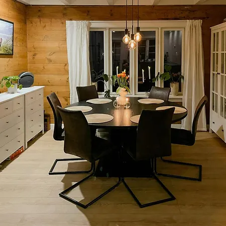 펜션 Renovated 1918 House By The Sea In