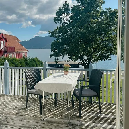 Feriehus Renovated 1918 House By The Sea In