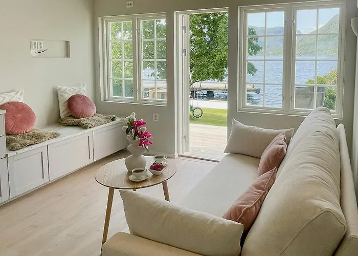 Renovated 1918 House By The Sea In Feriehus Sandeid