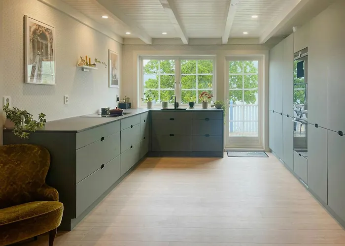 Renovated 1918 House By The Sea In