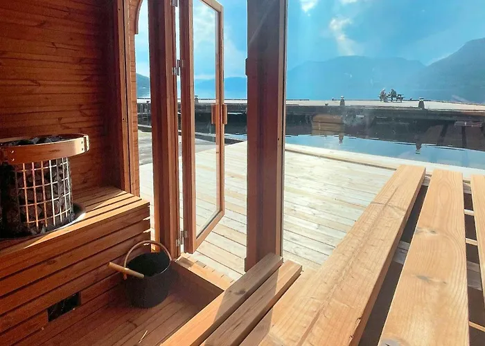 펜션 Renovated 1918 House By The Sea In Sandeid
