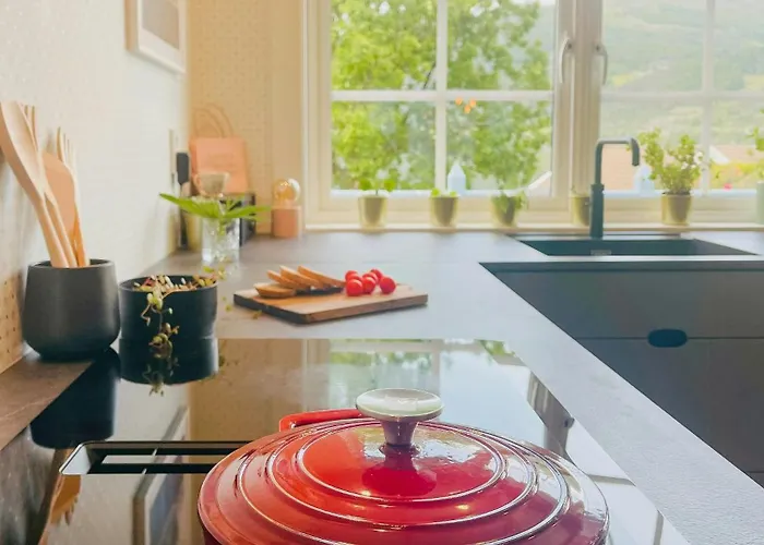 Feriehus Renovated 1918 House By The Sea In Sandeid