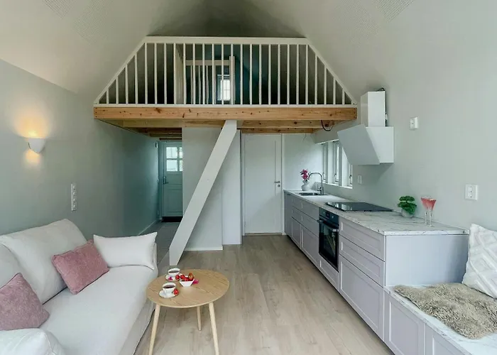 Renovated 1918 House By The Sea In Feriehus *