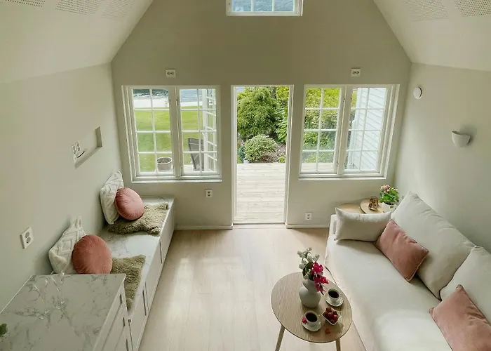 Renovated 1918 House By The Sea In 펜션