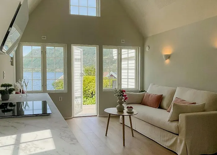 Renovated 1918 House By The Sea In *