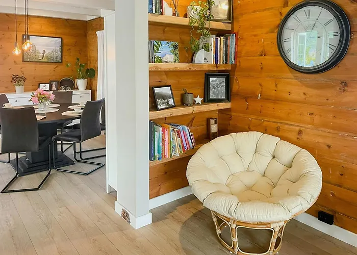 Vakantiehuis Renovated 1918 House By The Sea In Sandeid