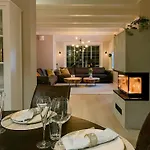 Сasa de vacaciones Renovated 1918 House By The Sea In